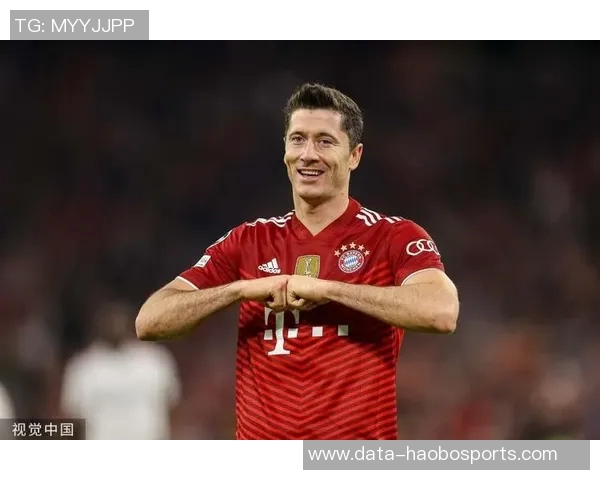 莱万回归旧主对决拜仁球迷怒斥其忘恩负义情感反转